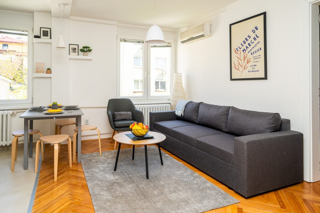 Modern 1 BDR with Balcony