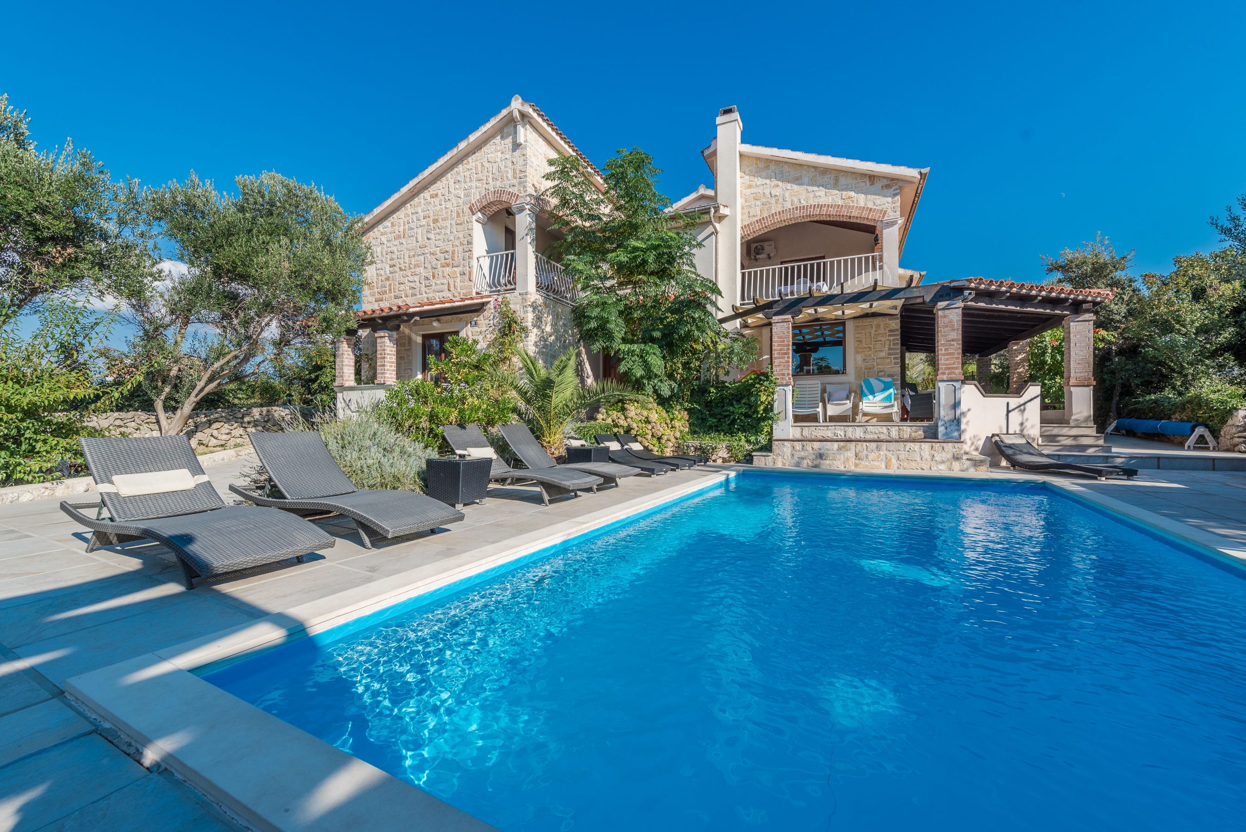 Poolside Stone Apartments - Zrce Beach
