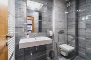 Modern 3 BDR apartment with Free Parking and Patio