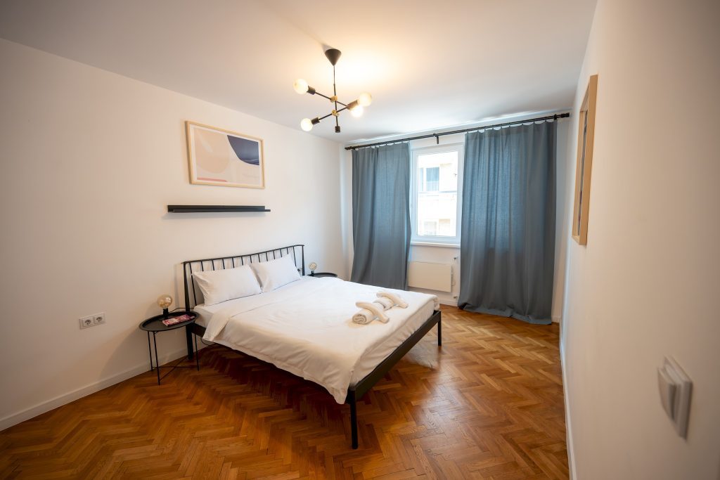 Modern and design 1BDR with Balcony in top center