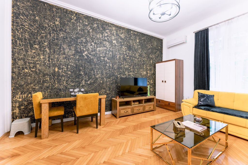 Renovated apartment in the pedestrian zone Center