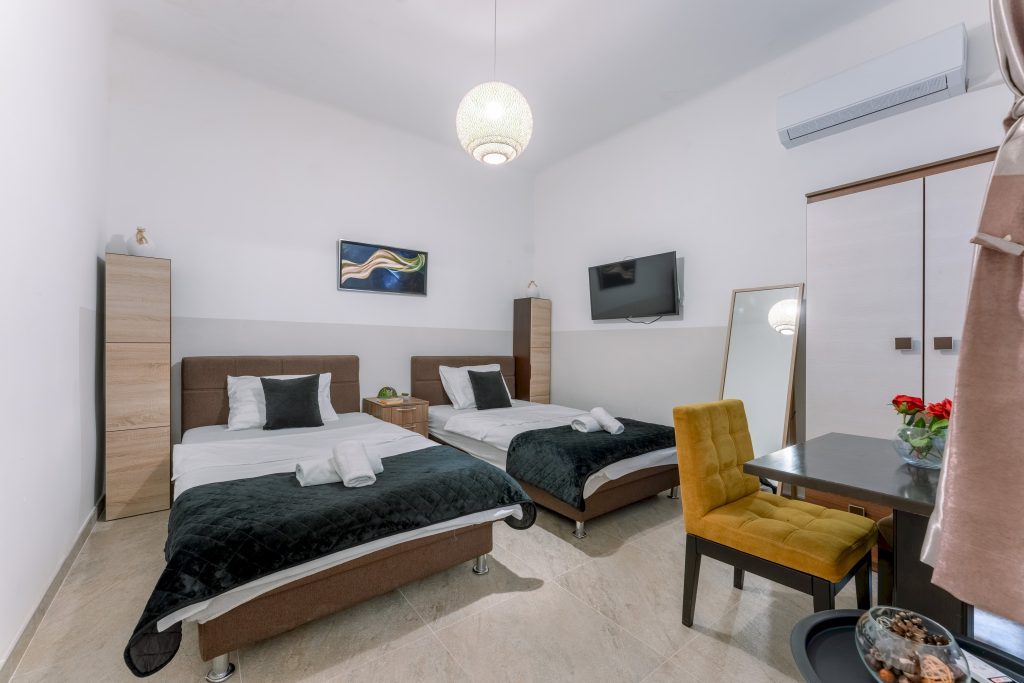 Renovated room in the pedestrian zone Center